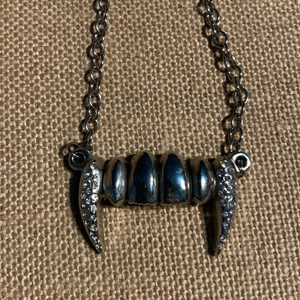 Rock rebel fang necklaces - Picture 2 of 5